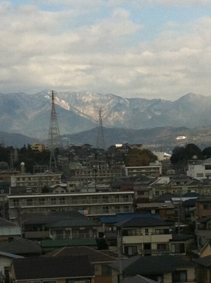小田原の山に雪が