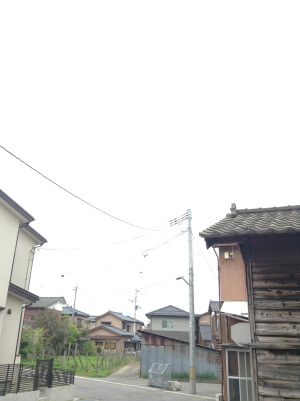 薄曇り